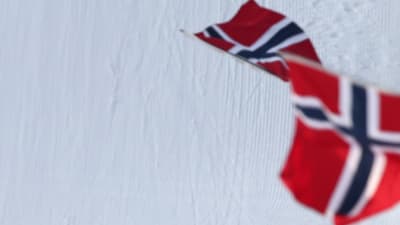 Norska flaggor vajar vid skyttespåren, 2016.