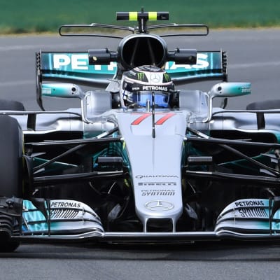 Valtteri Bottas kör sin Mercedes
