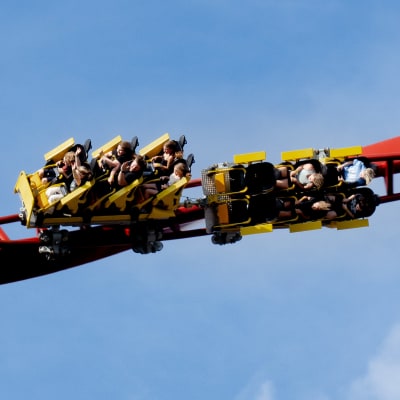 Vuoristorata Hype Särkänniemen huvipuistossa.