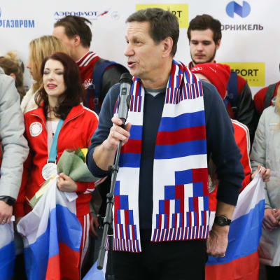 Aleksander Zhukov tar emot ryska idrottare efter OS 2018.