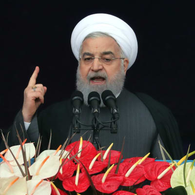 Irans president Hassan Rouhani försäkrade att Iran inte kommer att låta sig besegras av USA
