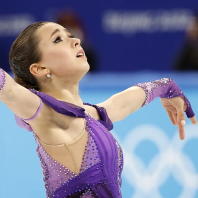 Kamila Valijeva Pekingin olympialaisissa taitoluistelun lyhytohjelmassa.