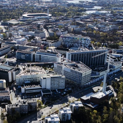 Ilmakuvassa on näkymä Meilahden sairaala-alueelle.