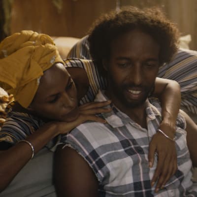 Nasra (Yasmin Warsame) halaa Guledia (Omar Abdi).