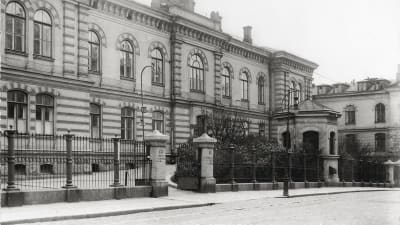 Kirurgiska sjukhuset från gatan.
