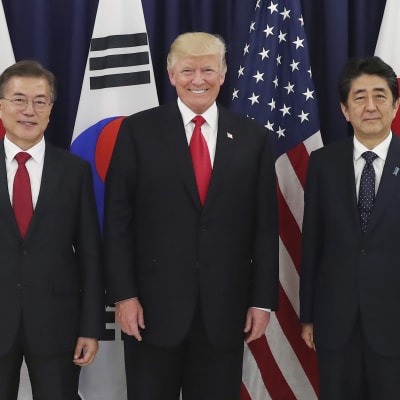Etelä-Korean, Yhdysvaltain ja Japanin johtajat