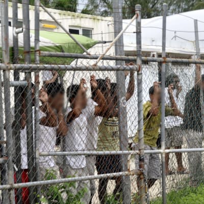Australiaan pyrkiviä turvapaikanhakijoita Manusin saarella Papua-Uudessa-Guineassa 21.3.2014.
