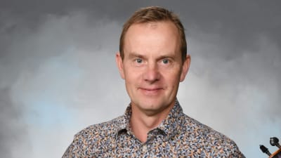 Mikael Fröjdö som är rektor i Zakariasskolan i Nykarleby