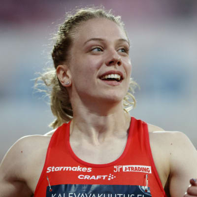 Lotta Kemppinen nöjd efter målgång.
