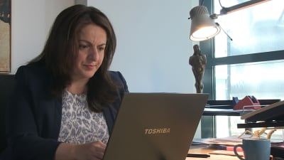 För Sevim Dağdelen har hotelser blivit en del av vardagen.