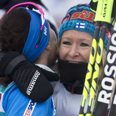 Aino-Kaisa Saarinen kramar om Riitta-Liisa Roponen.