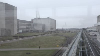 Det litauiska kärnkraftverket Ignalina ser ensligt ut trots att det fortfarande sysselsätter nästan 2000 personer så länge avvecklingen och nedmonteringen pågår.