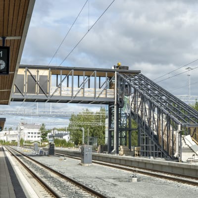 Joensuun rautatieaseman uusi ylikulkusilta.