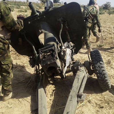 Artilleripjäs som använts av Boko Haram men som nigerianska armén lagt beslag på i Maiduguri. Bilden togs den 27 januari 2015.