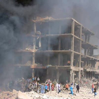Hus i ruiner efter IS attack i staden  Qamishli.