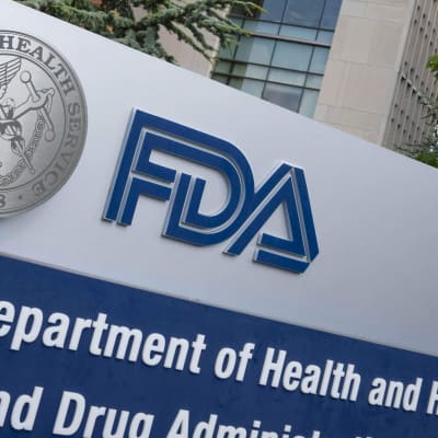 FDA: s skylt utanför läkemedelsverkets högkvarter i White Oak, Maryland. Bilden tagen i juli 2020.