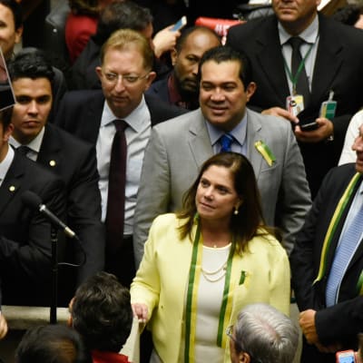 Oppositionen firrar efter att parlamentet röstade för riksrätt mot president Rousseff.