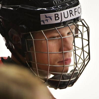 Lucas Raymond spelar klubblagshockey i Frölunda.