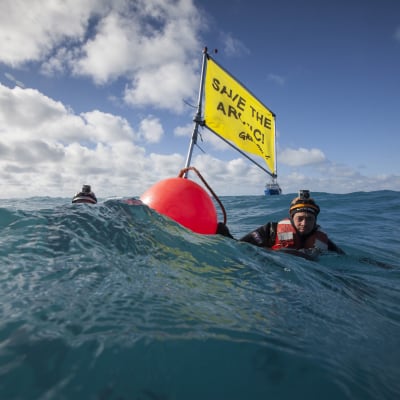 Greenpeace demonstrerar för arktis utan olja. 