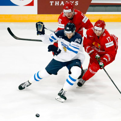 Jani Lajunen MM-kisojen avausottelussa Valko-Venäjää vastaan.