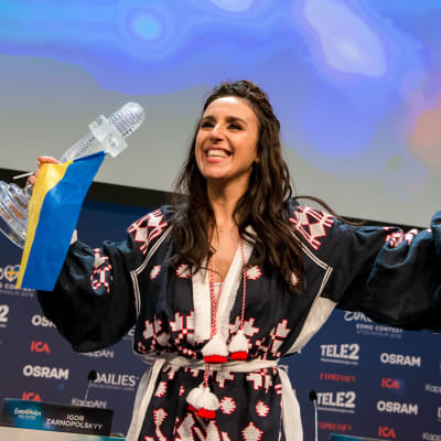 Jamala på presskonferens efter att hon vunnit Eurovisionen 2016.