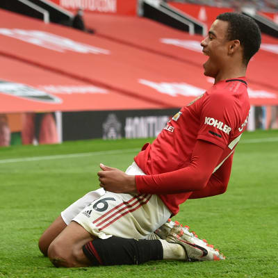 Mason Greenwood glider jublandes på knä.