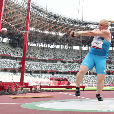 Krista Tervo vauhdissa moukarinheiton karsinnassa Tokion olympialaisissa.