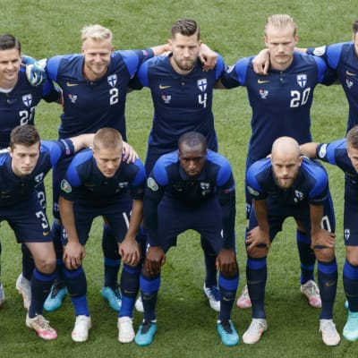 Suomen maajoukkue kuvattuna ennen Tanska-ottelua 12. kesäkuuta 2021.