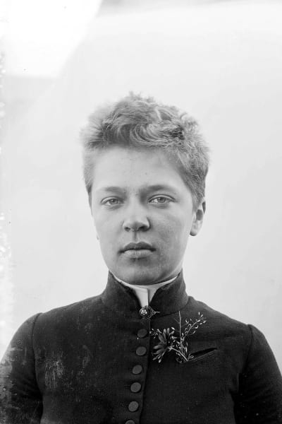 Fotografi av konstnären Ellen Thesleff som ung.