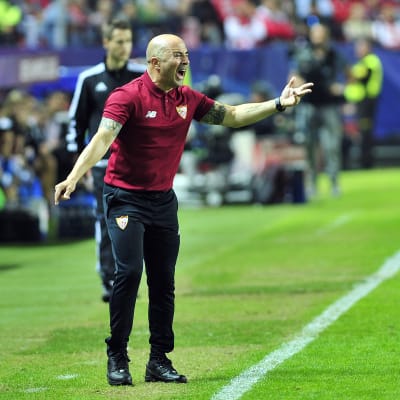 Sevilla-tränaren Jorge Sampaoli styr sina spelare