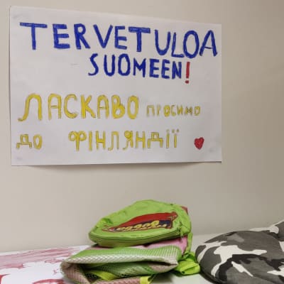 Kodjalan koulussa piirroksessa toivotetaan tervetulleeksi ukrainalaiset