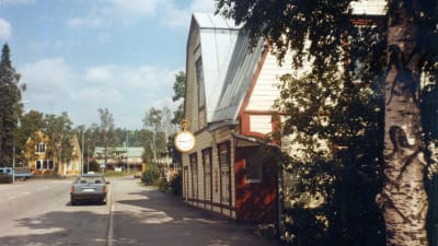 Oksanens klockaffär vid Stora Byvägen i Nickby.