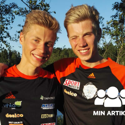 Två unga män framför en sjö. De är klädda i idrottskläder i svart och orange.
