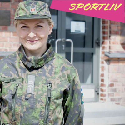 Marika Teini i arméns kläder.