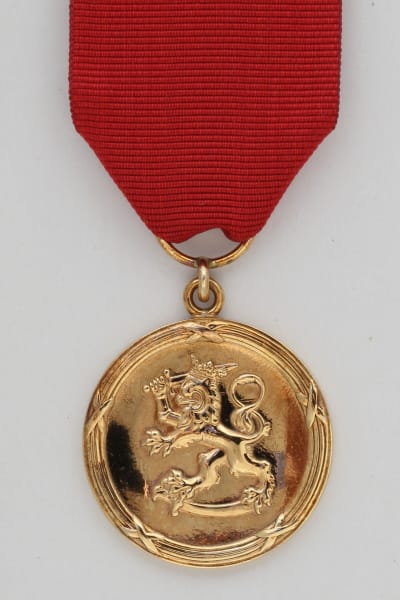 pro finlandia-medaljen som förlänas författare och konstnärer