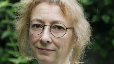 Andréa Räder har skrivit den första svenska biografin om bröderna Grimm. 2016.