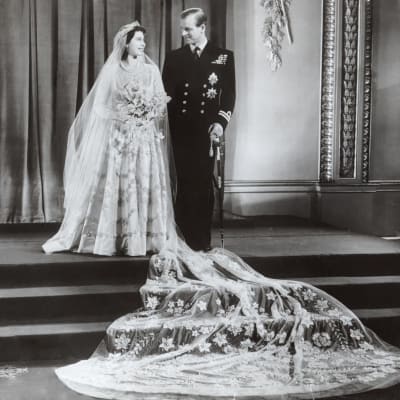 Prins Philip och prinsessan Elizabeth gifter sig den 20 november 1947.