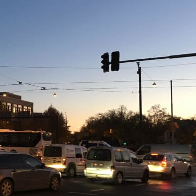 Trafikljus fungerar inte i korsningen av Forsbyvägen och Backasgatan på grund av trafikolycka