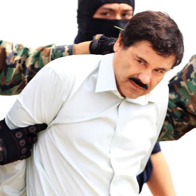 Den mexikanska drogkungen El Chapo efter att han gripits 2014.