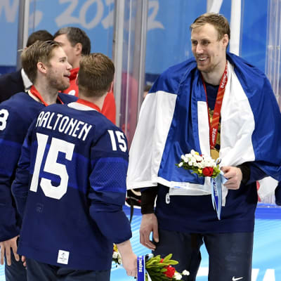 Marko Anttila ja muita Suomen kiekkoilijoita.