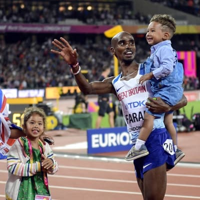 Mo Farah firar VM-guldet på 10000 meter med sina barn, VM 2017.