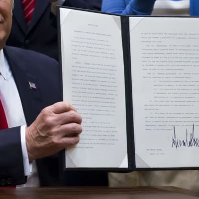 Trump allekirjoitti huhtikuussa asetuksen, jolla öljynporausta rannikkovesillä laajennetaan