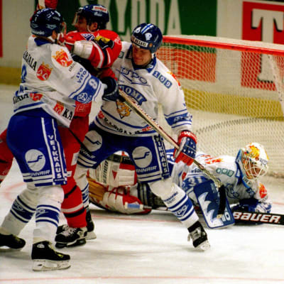 Som spelare fick Peter Ahola också representera landslaget, här i en turnering inför VM 1998.