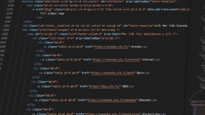 HTML-kod på mörk bakgrund.