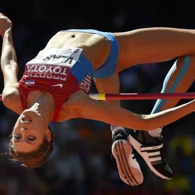 Blanka Vlasic och tolv andra damer över 192 i höjdkvalet.