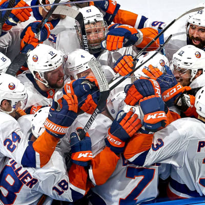 New York Islanders firar seger.