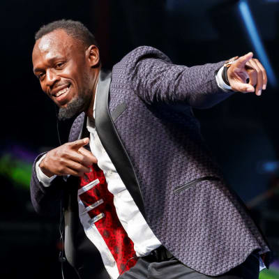Usain Bolt gör sin karakteristiska "blixtgest".