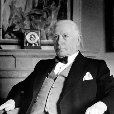 Svartvitt porträtt av Amos Anderson. 