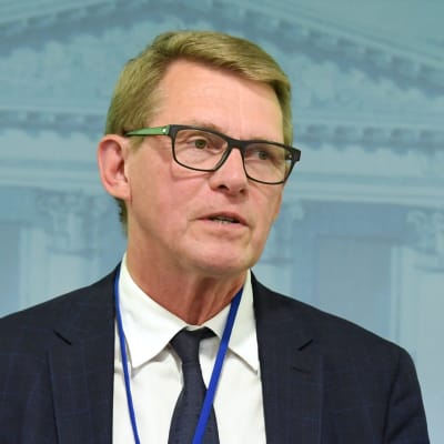 Matti Vanhanen på en presskonferens 12.8.2020