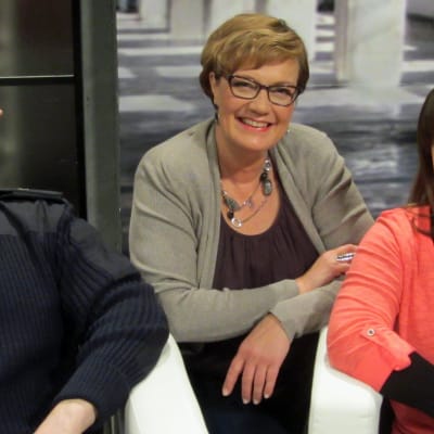 Jaakko Linko, Hilla Blomberg (kesk.) ja Jenna Utriainen